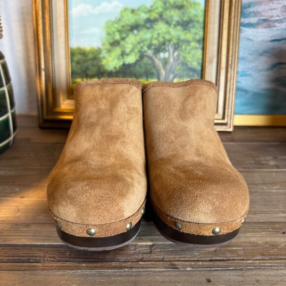 Women's UGG Natural Tan Suede Studded Sheepskin Toe Wedge Clogs Size 10 NEW - Picture 8 of 12